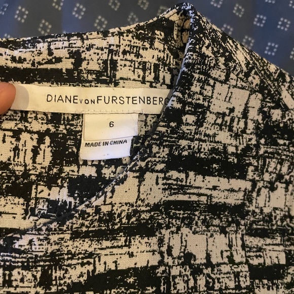 Diane Von Furstenberg Black Flare Dress - Size 6 - Picture 5 of 5